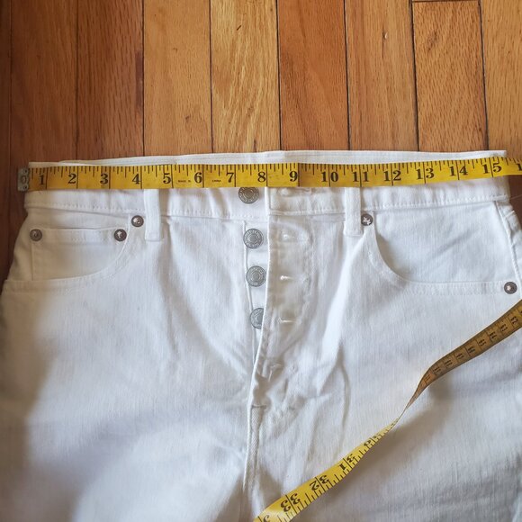 Gap High Rise Short - Picture 4 of 4